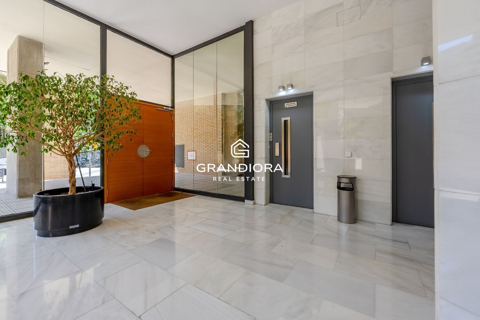 Piso reformado con vistas al mar y Montjuïc en Sant Gervasi – Galvany - Imagen 37