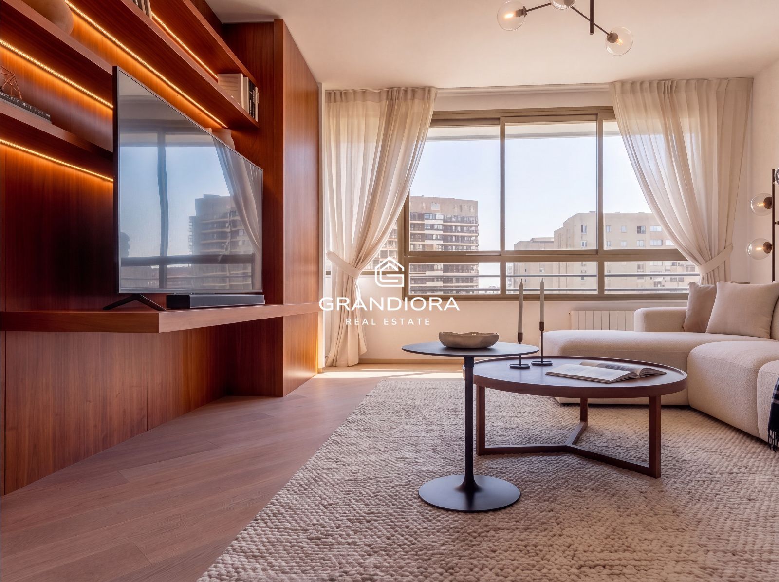 Piso reformado con vistas al mar y Montjuïc en Sant Gervasi – Galvany - Imagen 3