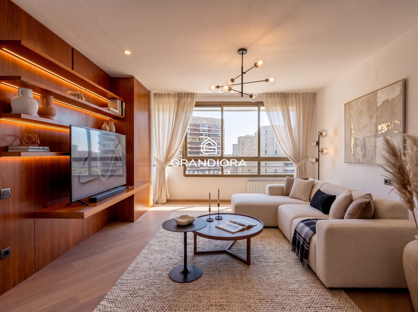 Piso reformado con vistas al mar y Montjuïc en Sant Gervasi – Galvany - Imagen 1