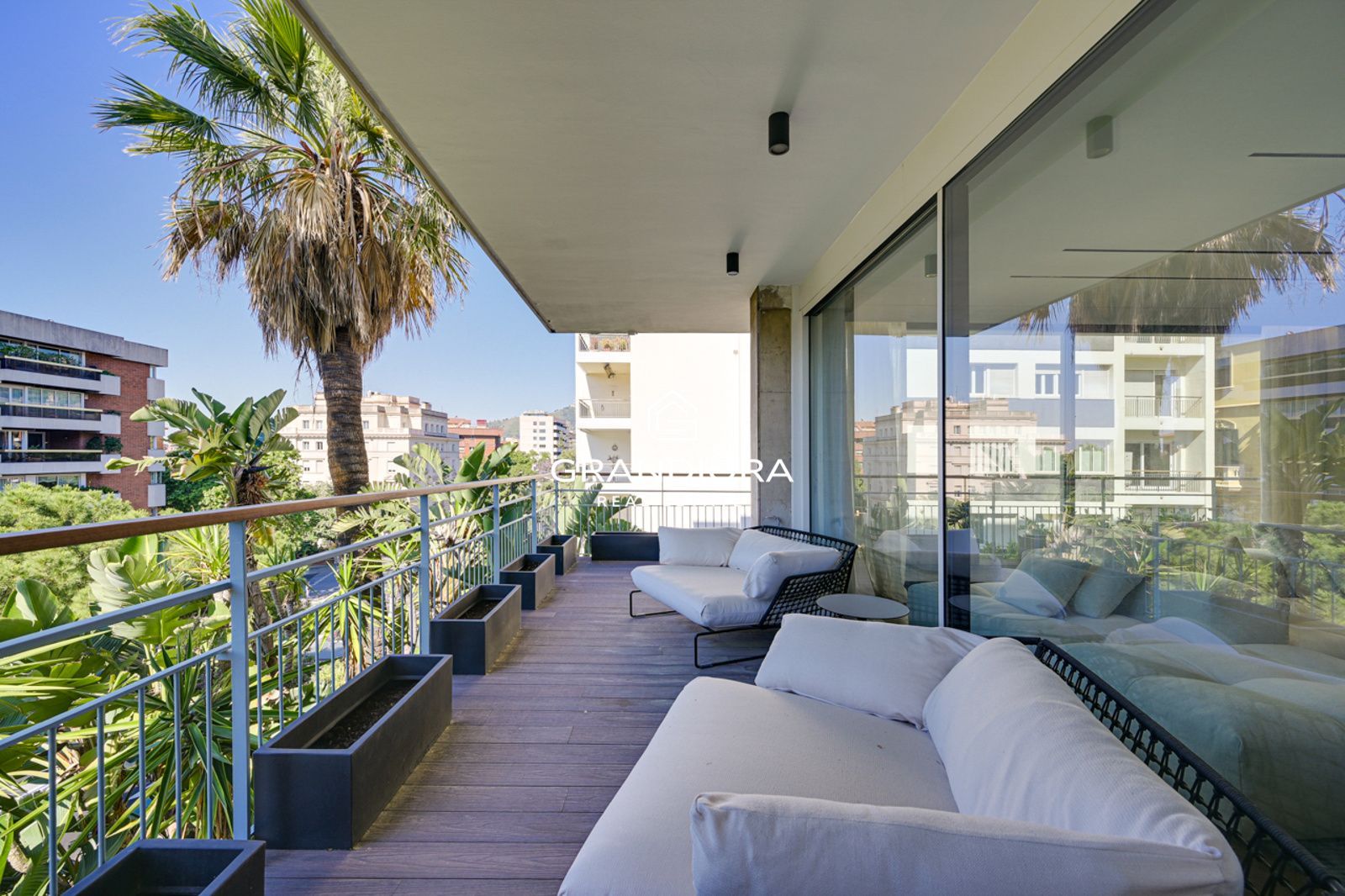 Exclusivo piso de lujo en Tres Torres con terraza de 45m - Imagen 21