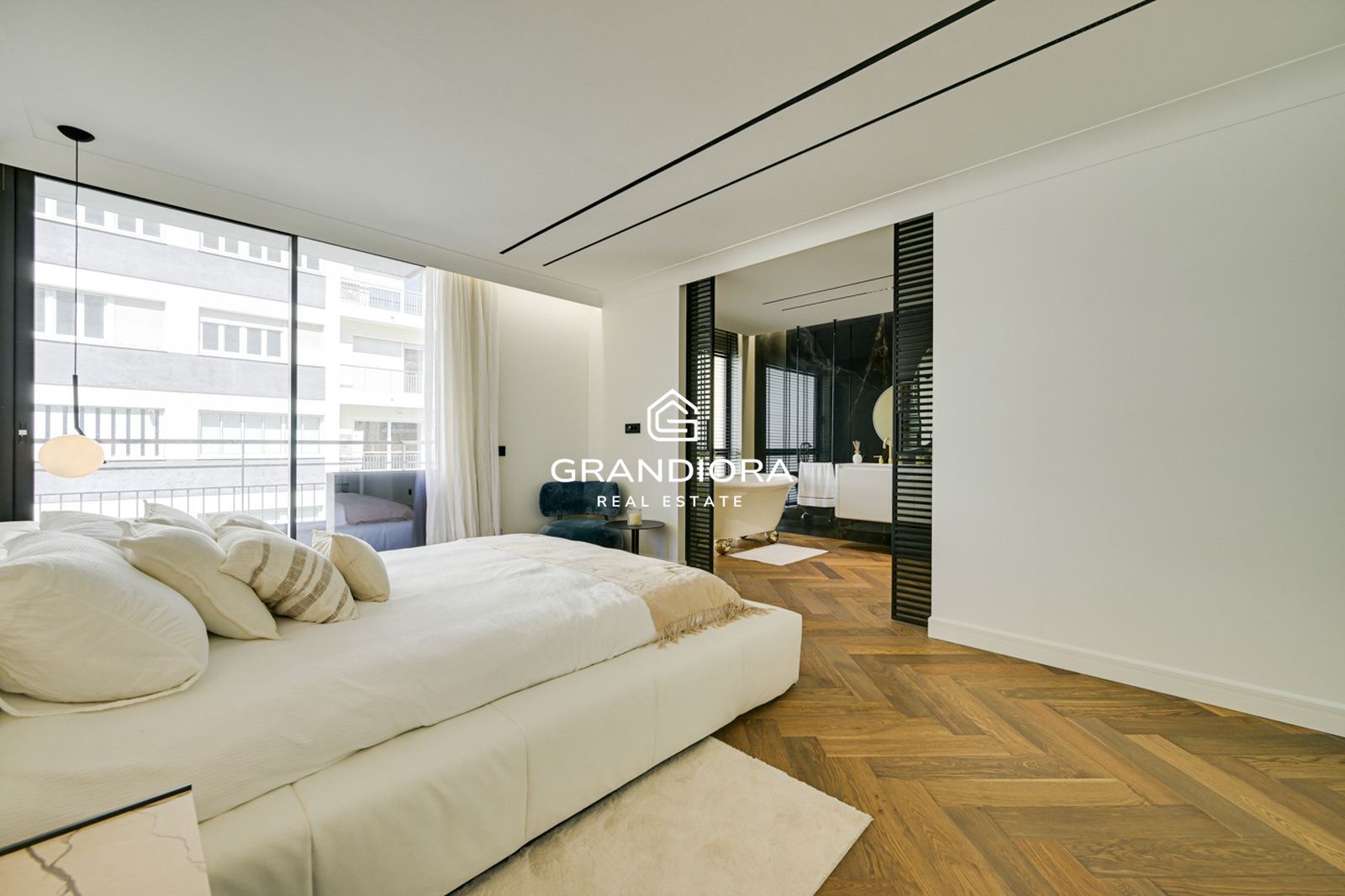 Exclusivo piso de lujo en Tres Torres con terraza de 45m - Imagen 35