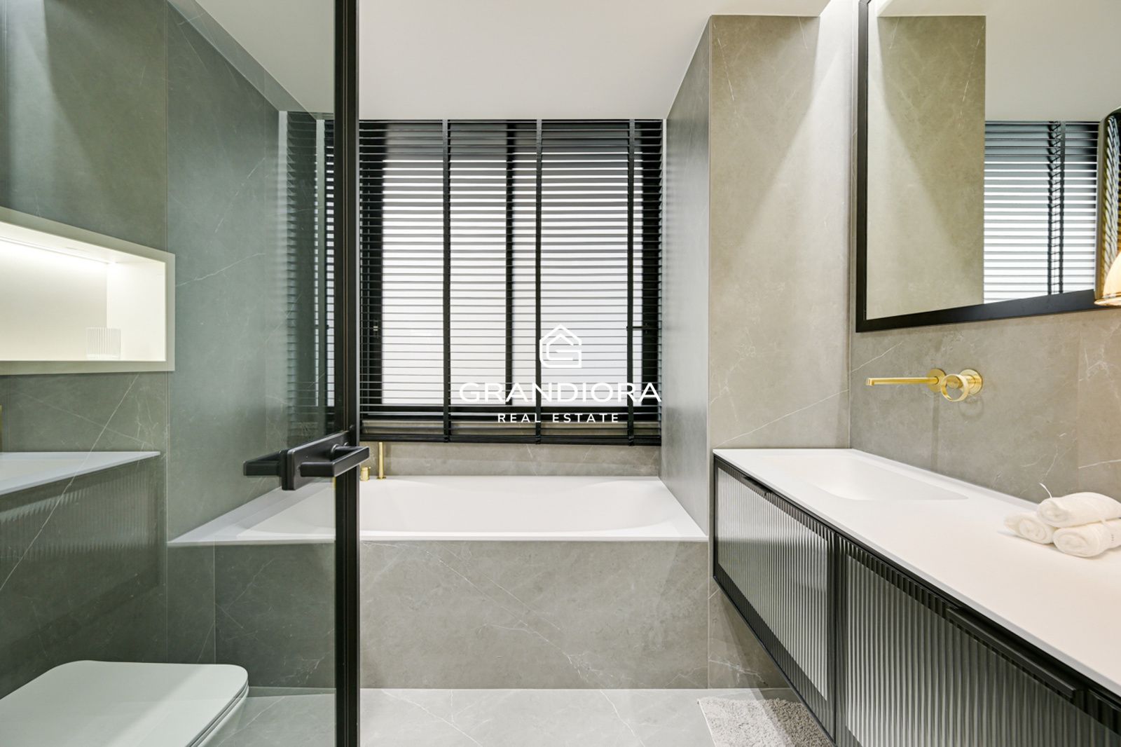 Exclusivo piso de lujo en Tres Torres con terraza de 45m - Imagen 49