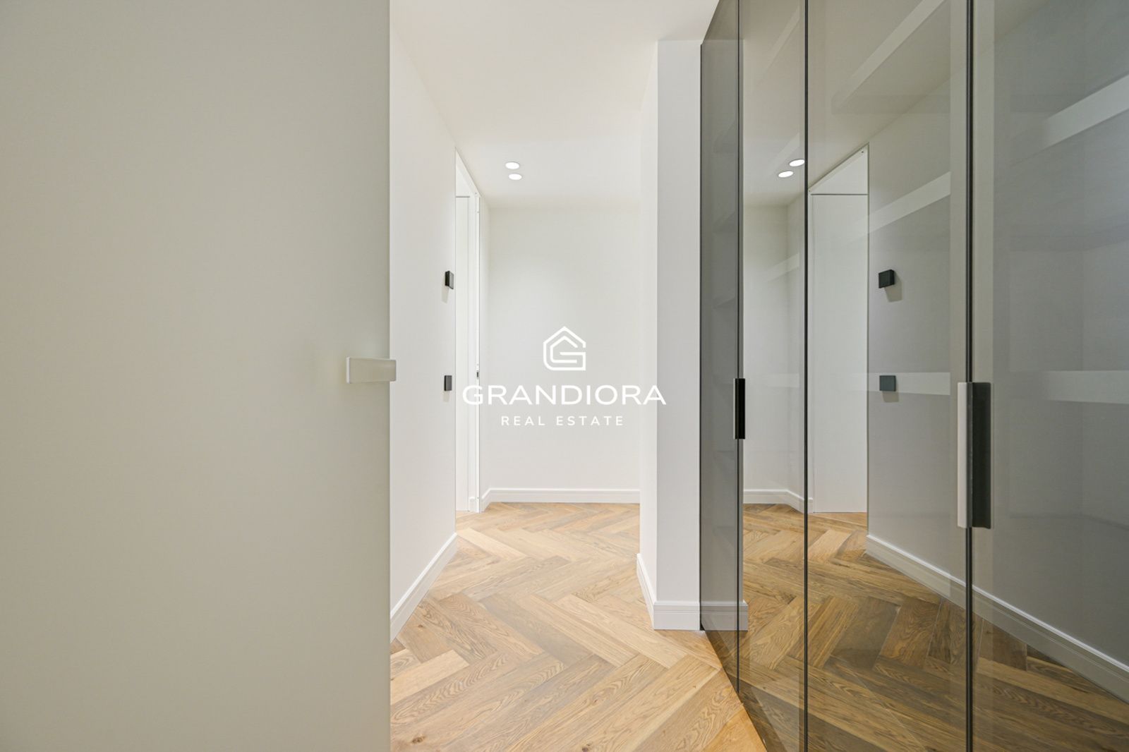 Exclusivo piso de lujo en Tres Torres con terraza de 45m - Imagen 52