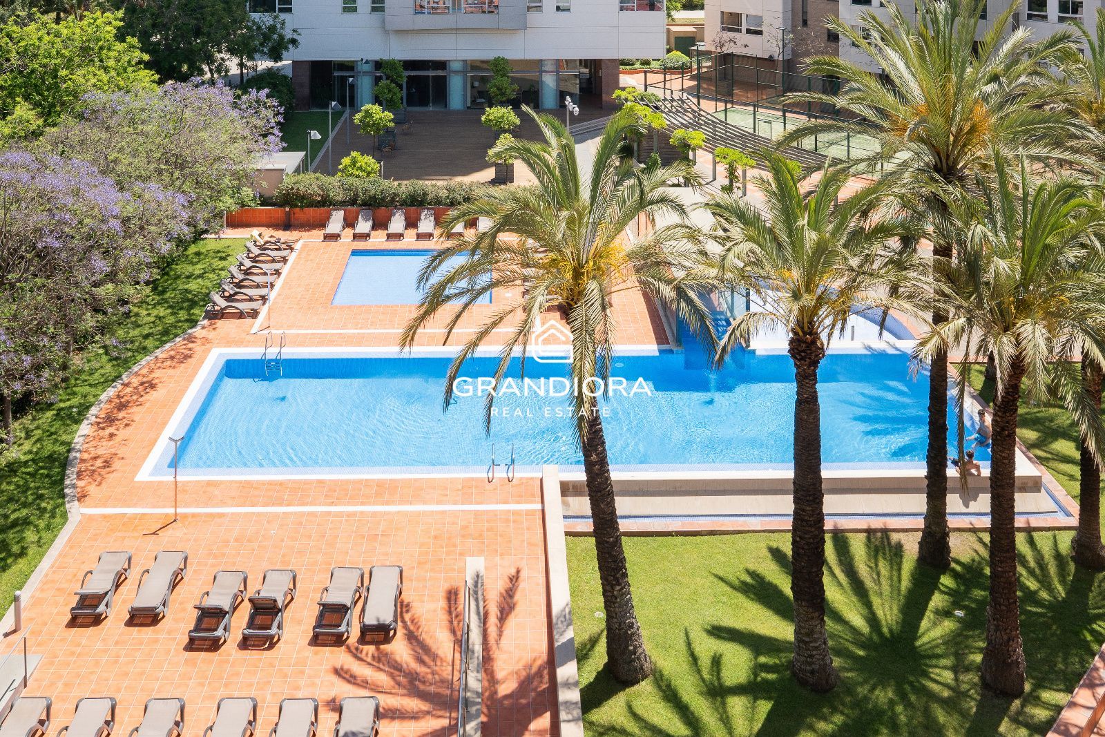 Espectacular piso reformado de 136 m² con terraza de 20 m² y vistas al mar en Illa del Bosc - Imagen 2