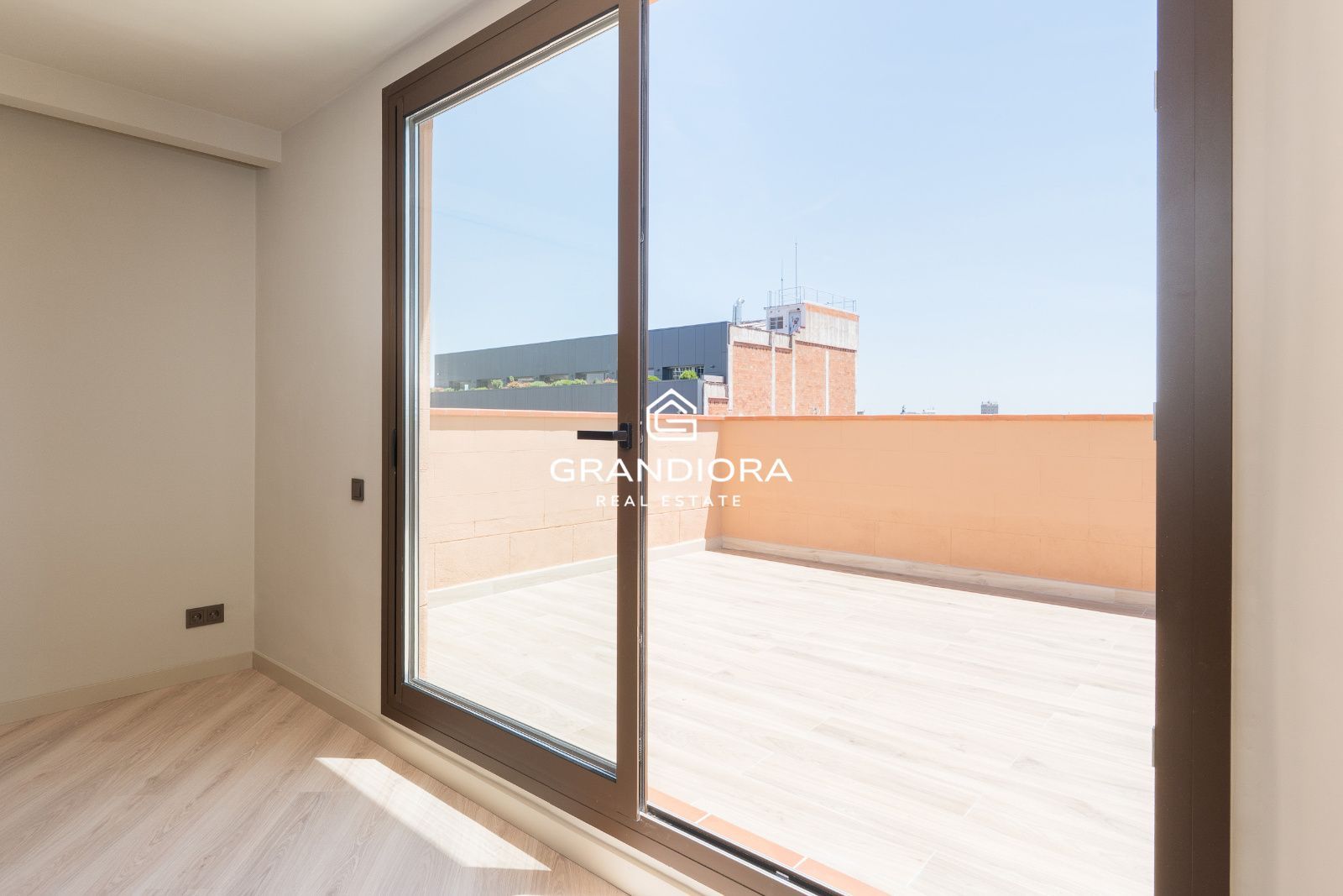 Precioso Atico luminoso con vistas al mar y terraza - Imagen 10