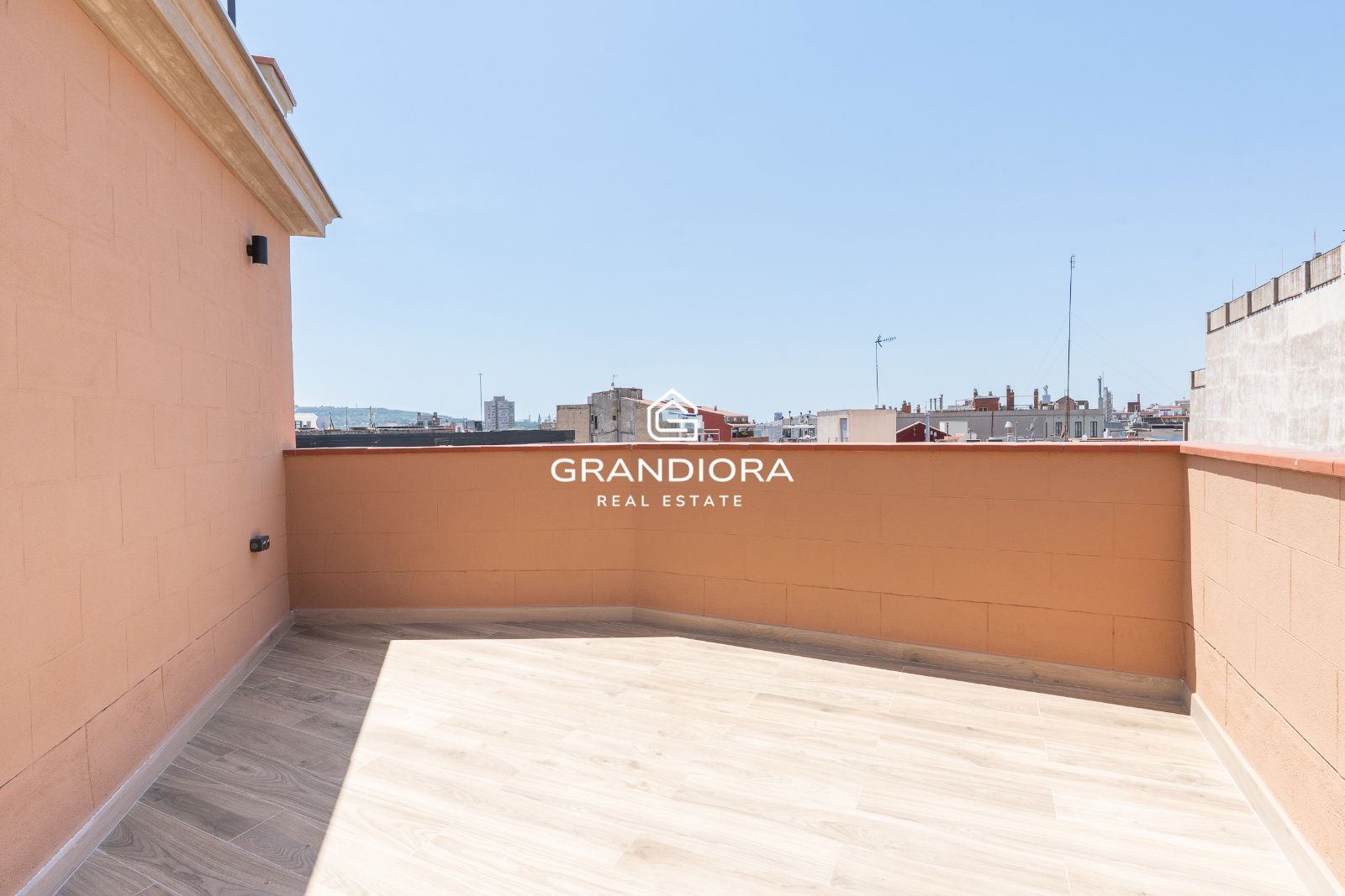 Precioso Atico luminoso con vistas y terraza - Imagen 12