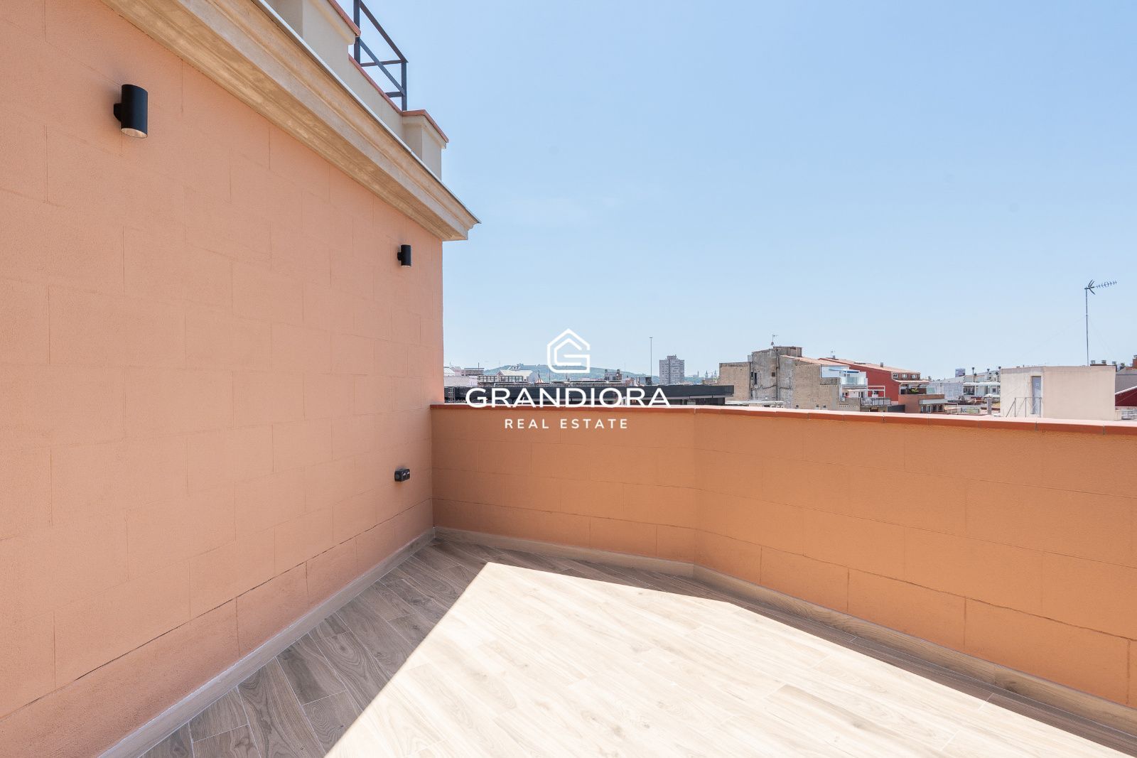Precioso Atico luminoso con vistas y terraza - Imagen 13