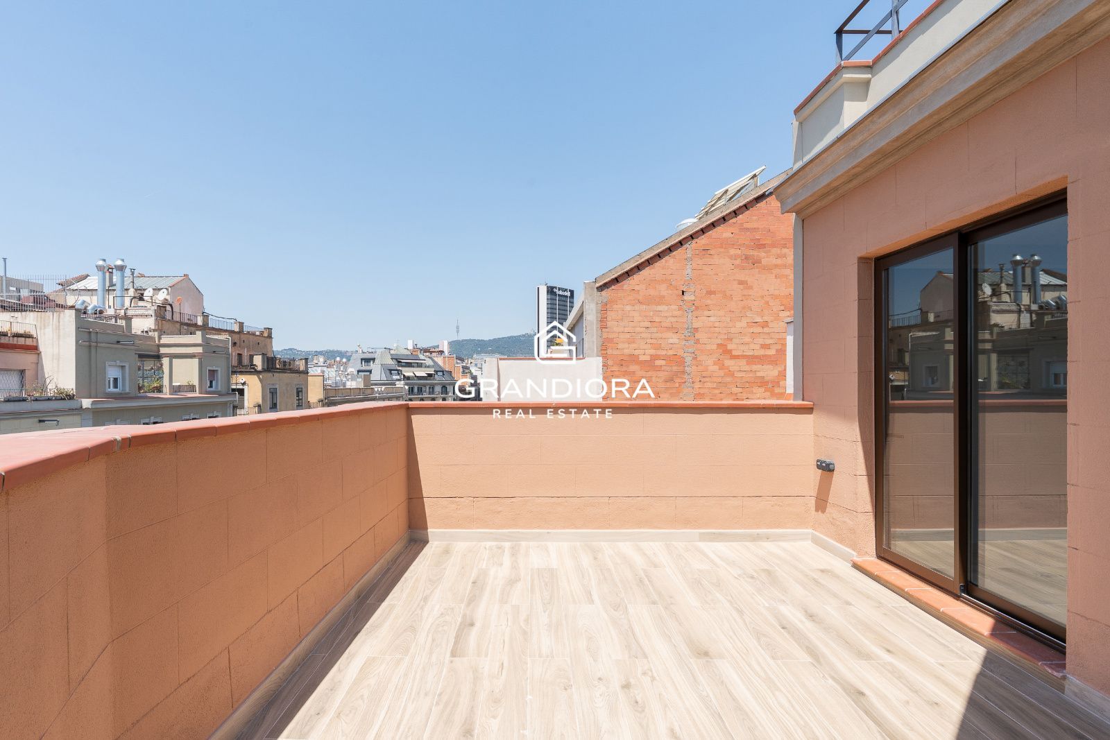 Precioso Atico luminoso con vistas y terraza - Imagen 14