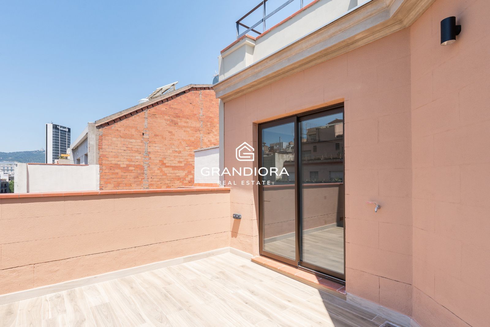 Precioso Atico luminoso con vistas y terraza - Imagen 19