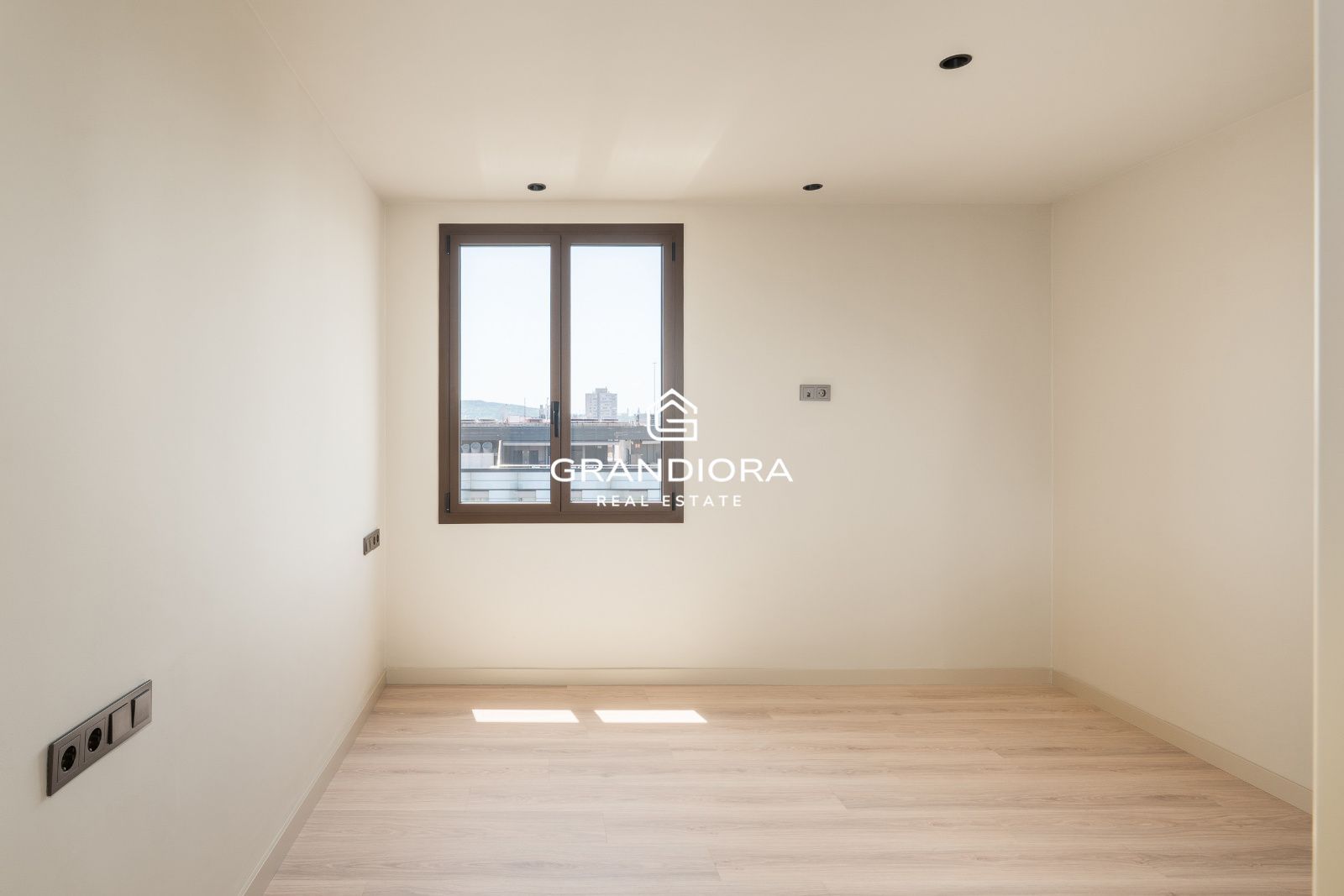 Precioso Atico luminoso con vistas y terraza - Imagen 27