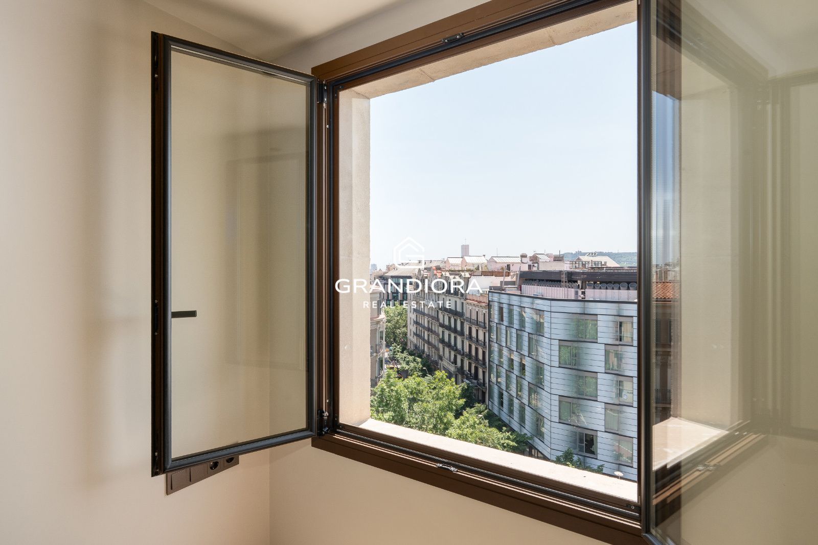 Precioso Atico luminoso con vistas y terraza - Imagen 28