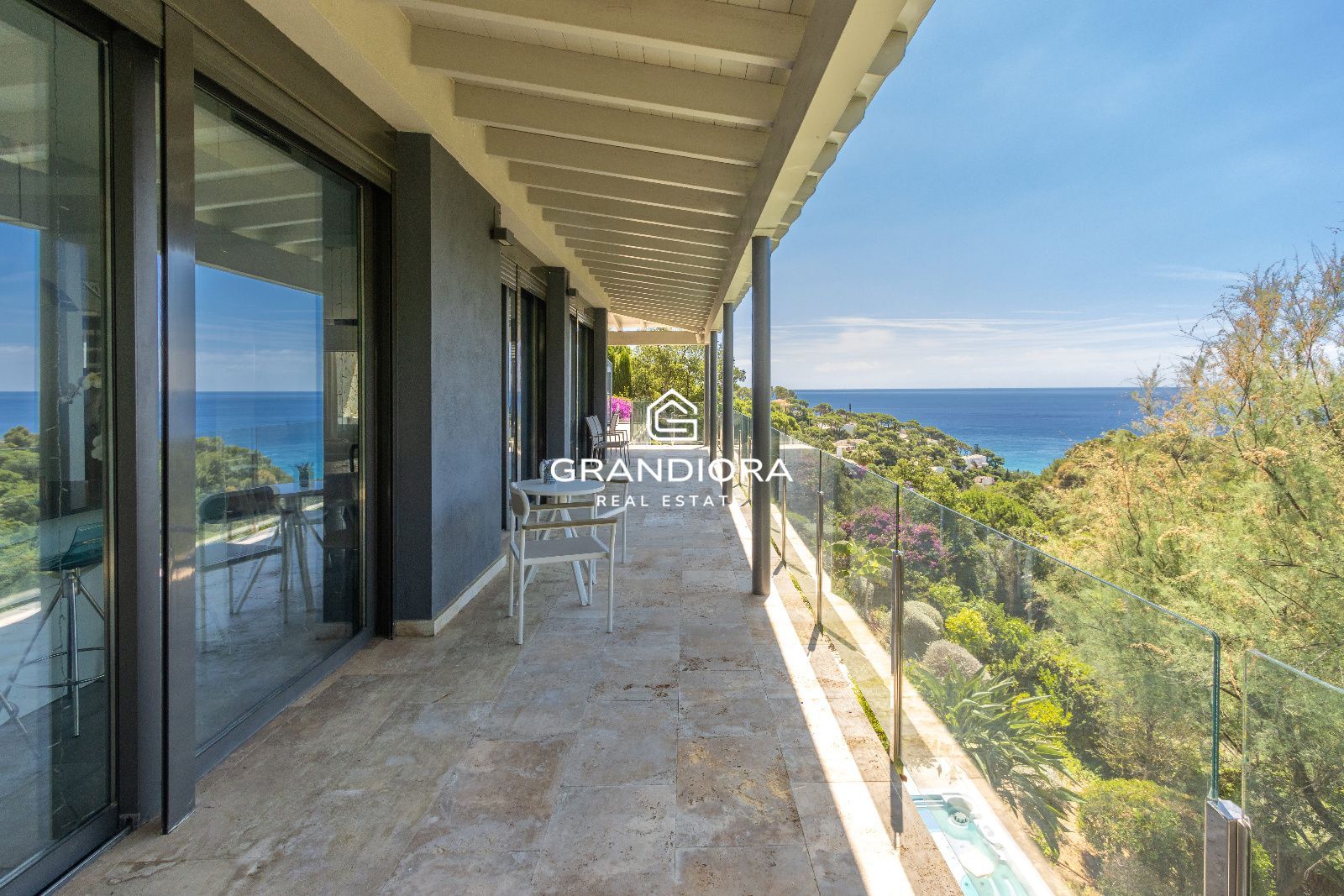 Villa de lujo con licencia turística y vistas al mar en Tossa de Mar - Imagen 11
