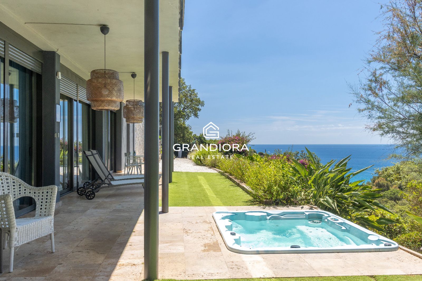 Villa de lujo con licencia turística y vistas al mar en Tossa de Mar - Imagen 1