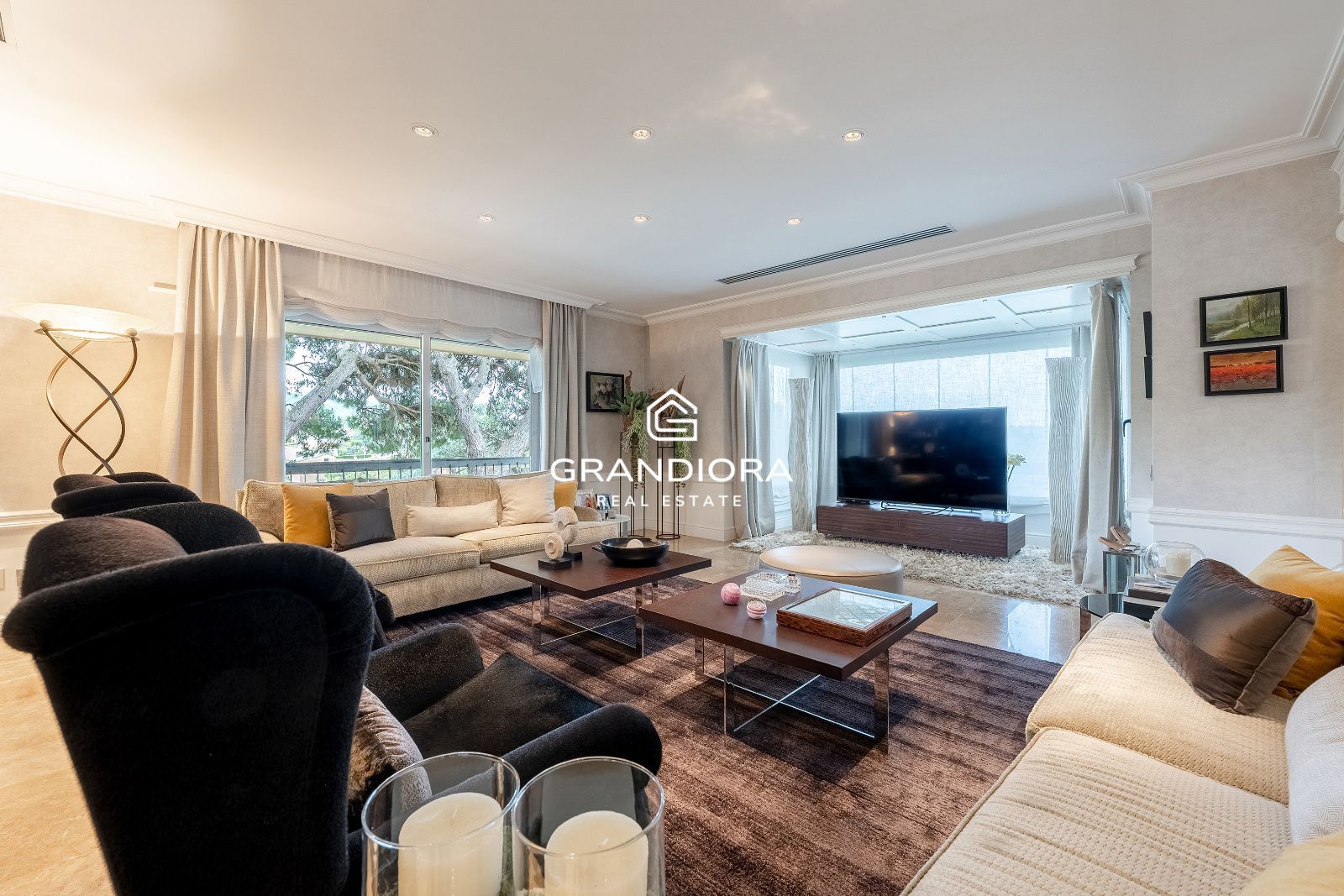 Exclusiva villa con piscina y amplios jardines en La Roca del Vallès - Imagen 7