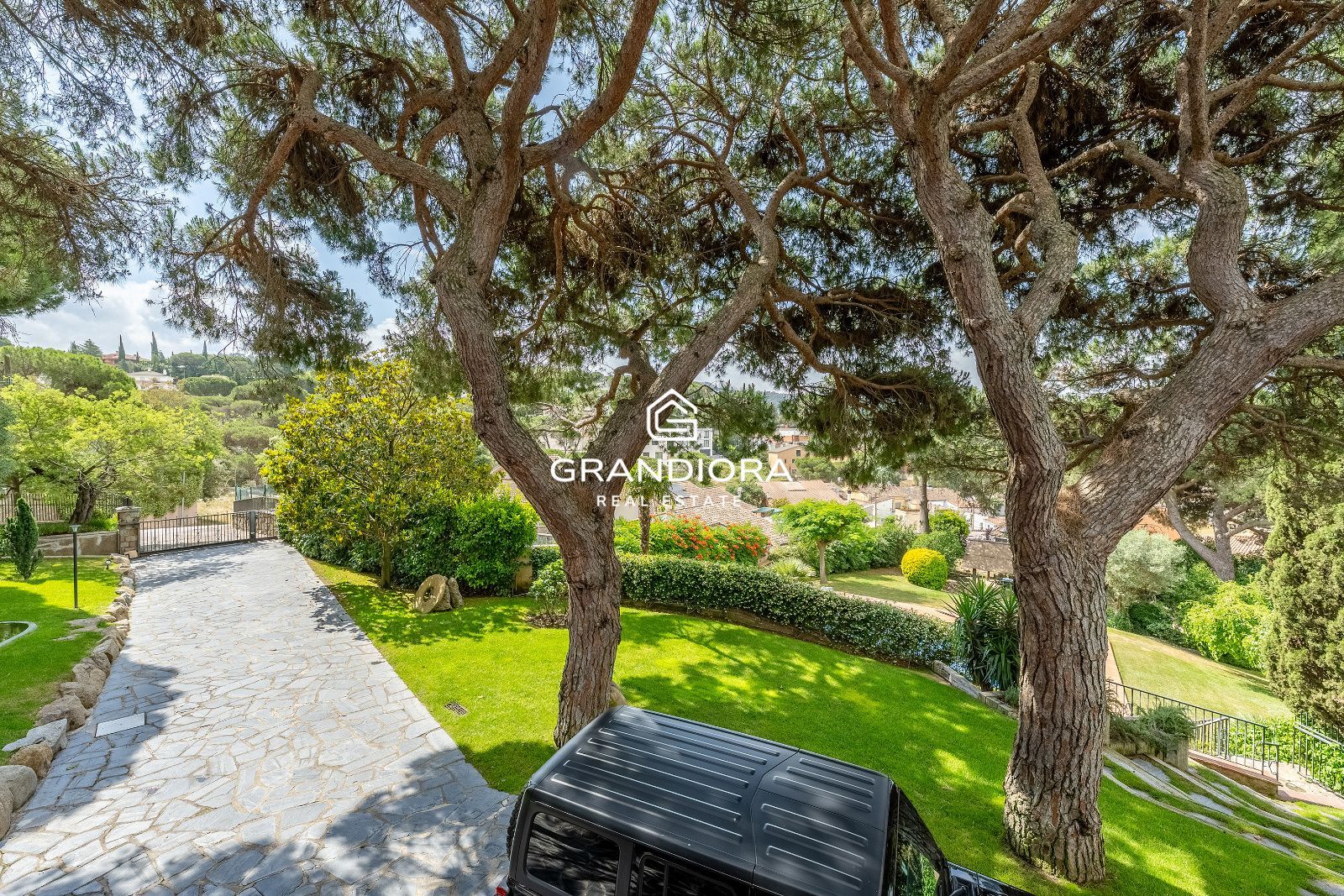 Exclusiva villa con piscina y amplios jardines en La Roca del Vallès - Imagen 15