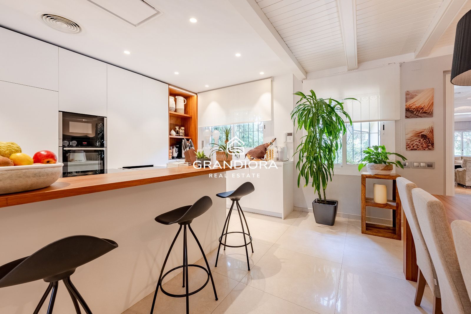 Exclusiva villa con piscina y amplios jardines en La Roca del Vallès - Imagen 9
