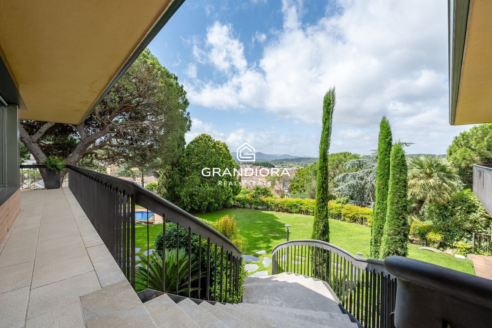 Exclusiva villa con piscina y amplios jardines en La Roca del Vallès - Imagen 14