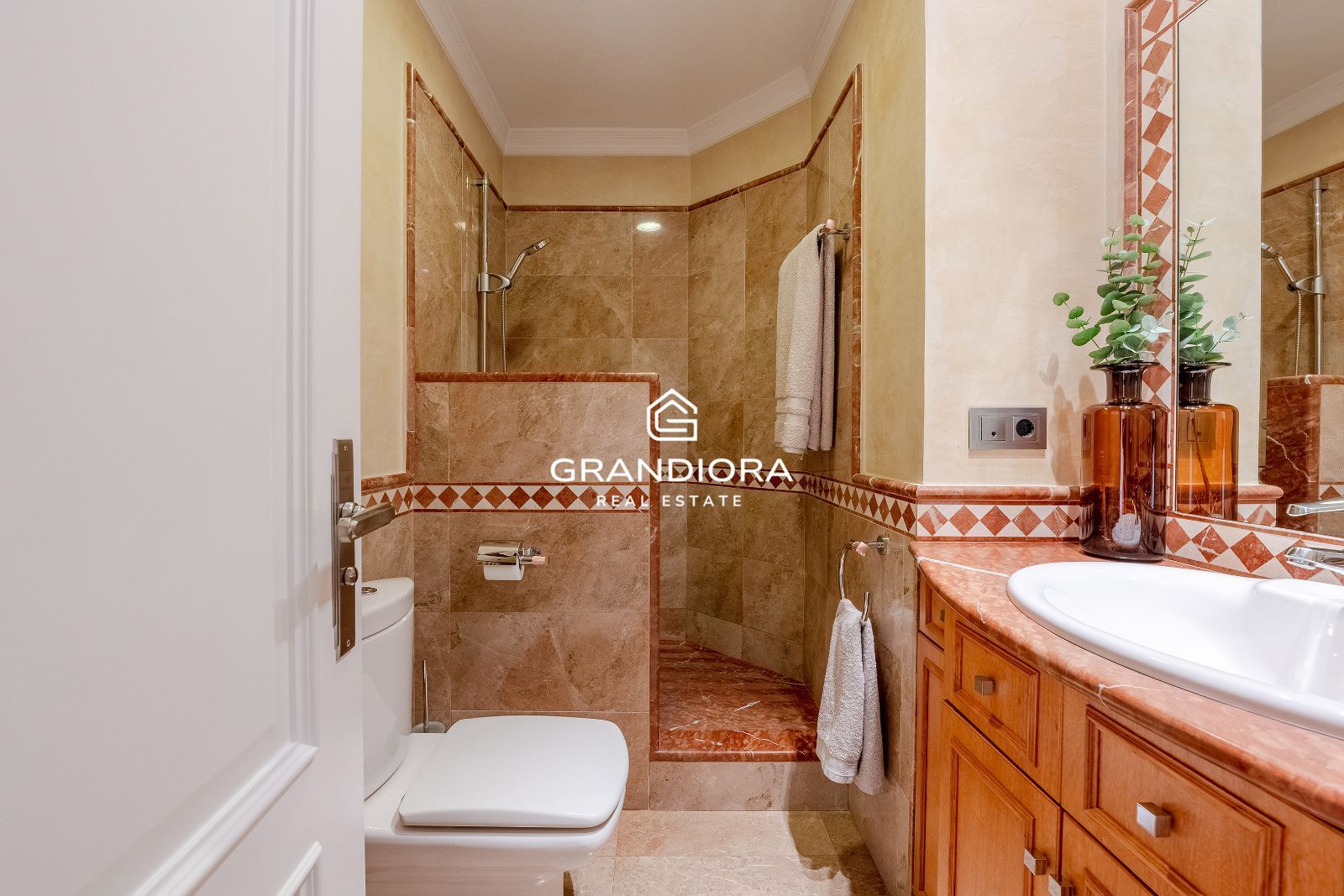 Exclusiva villa con piscina y amplios jardines en La Roca del Vallès - Imagen 28