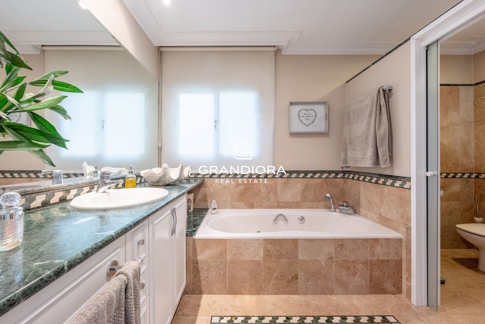 Exclusiva villa con piscina y amplios jardines en La Roca del Vallès - Imagen 37