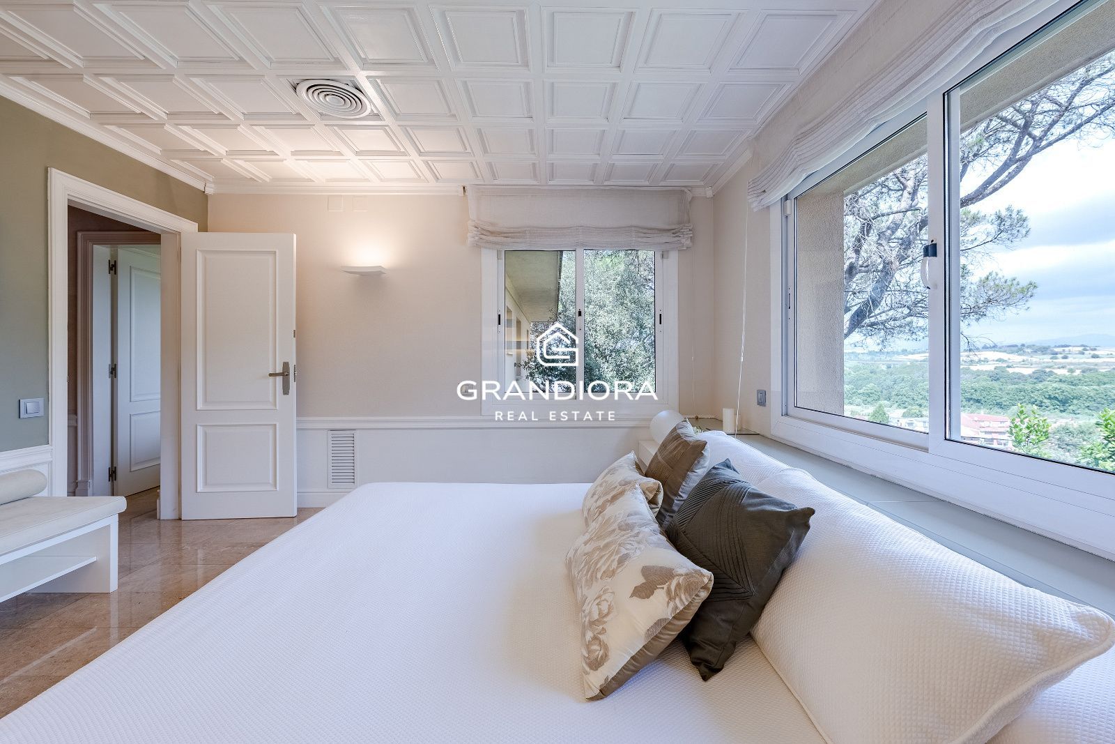 Exclusiva villa con piscina y amplios jardines en La Roca del Vallès - Imagen 32