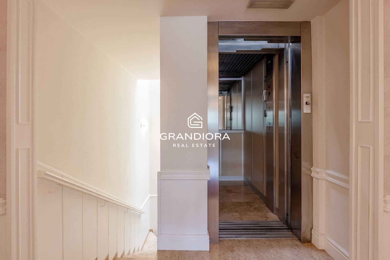 Exclusiva villa con piscina y amplios jardines en La Roca del Vallès - Imagen 45