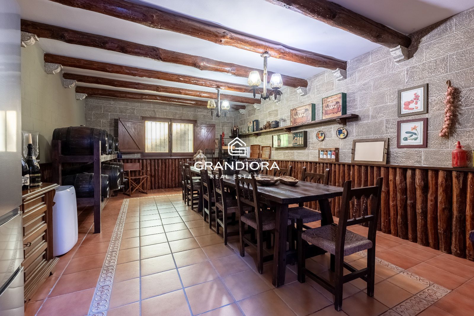 Exclusiva villa con piscina y amplios jardines en La Roca del Vallès - Imagen 12