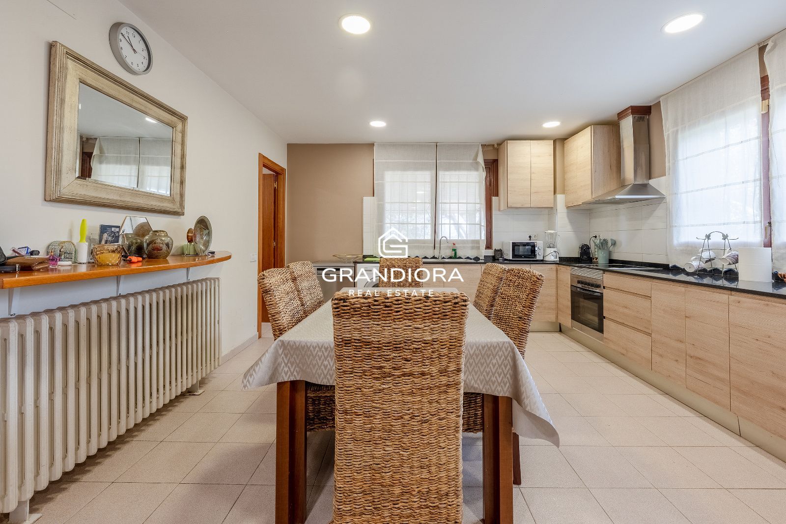 Exclusiva villa con piscina y amplios jardines en La Roca del Vallès - Imagen 49