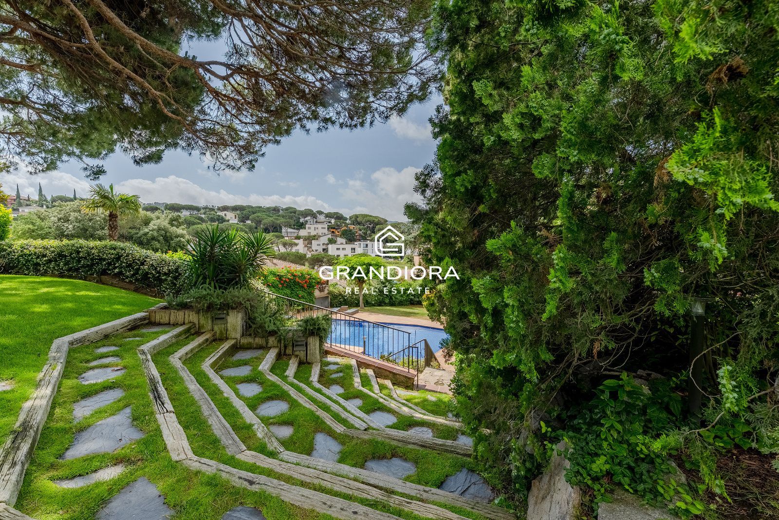 Exclusiva villa con piscina y amplios jardines en La Roca del Vallès - Imagen 57