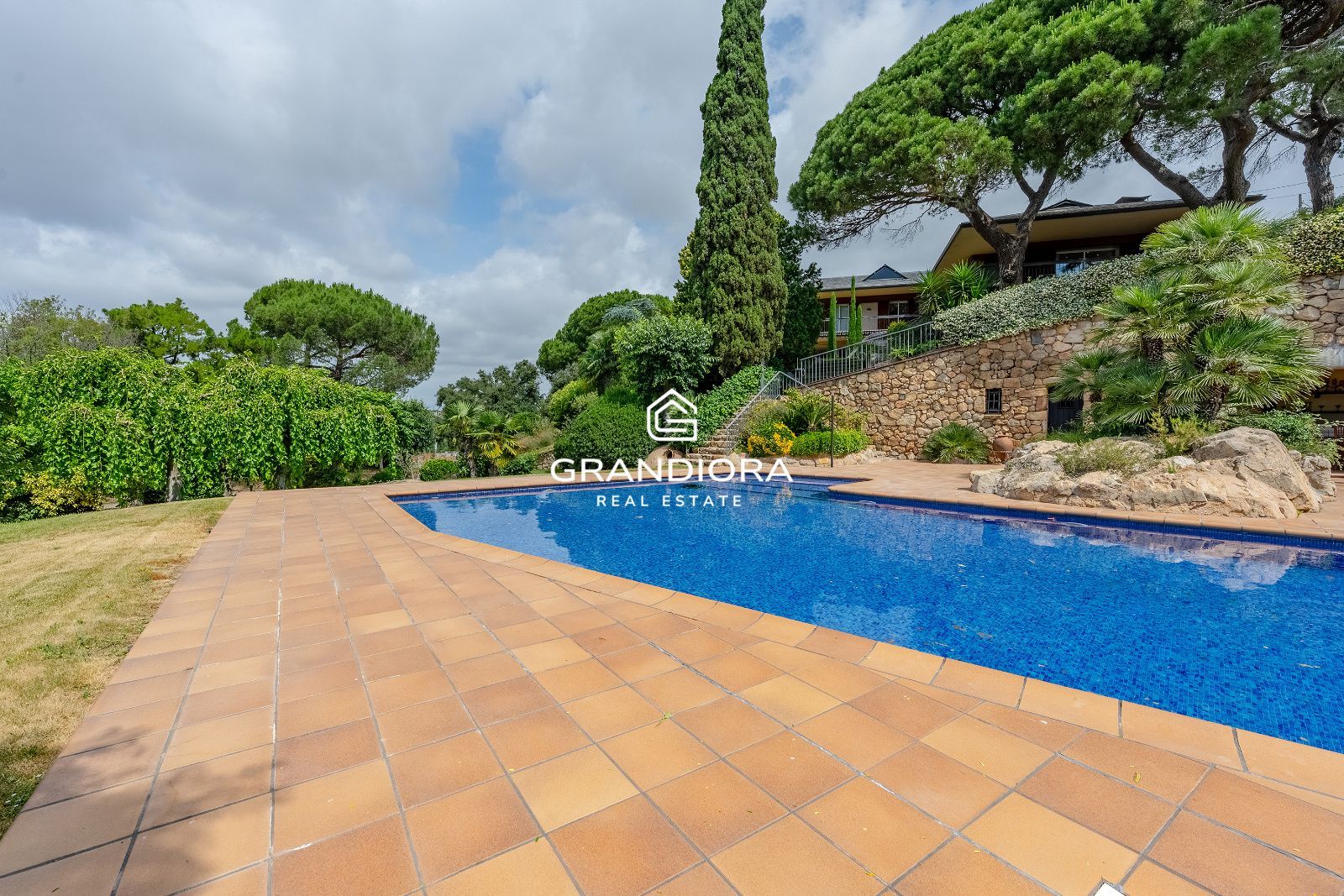 Exclusiva villa con piscina y amplios jardines en La Roca del Vallès - Imagen 58
