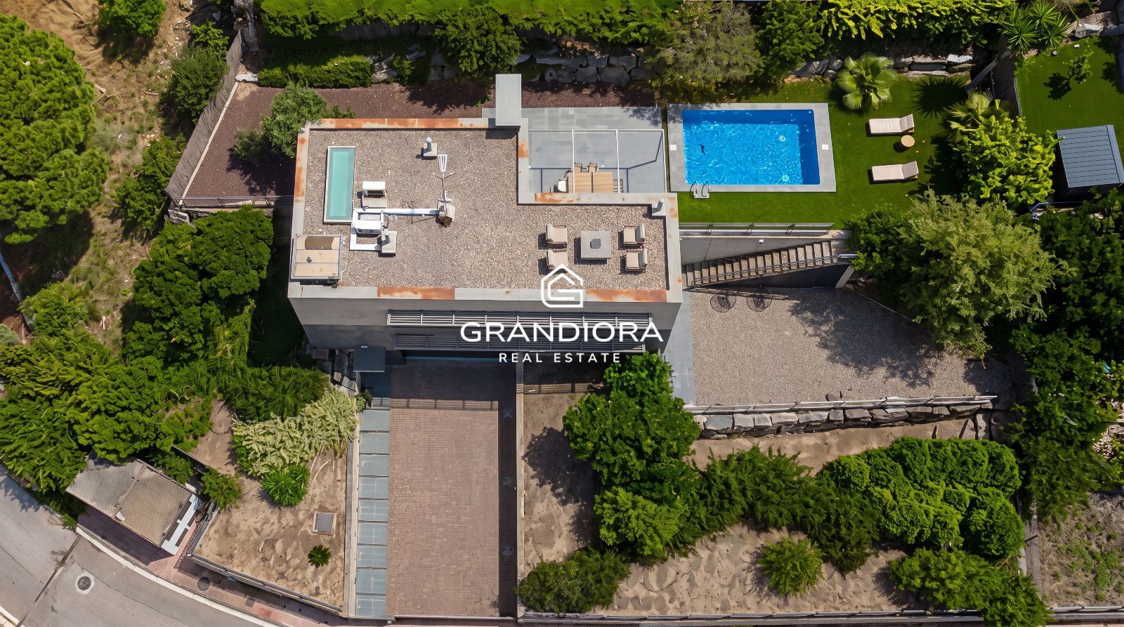 Exclusiva villa con jardín y piscina privada en una de las mejores zonas de Alella - Imagen 52