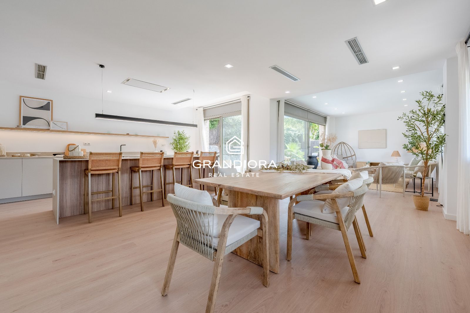 Exclusiva villa con jardín y piscina privada en una de las mejores zonas de Alella - Imagen 7