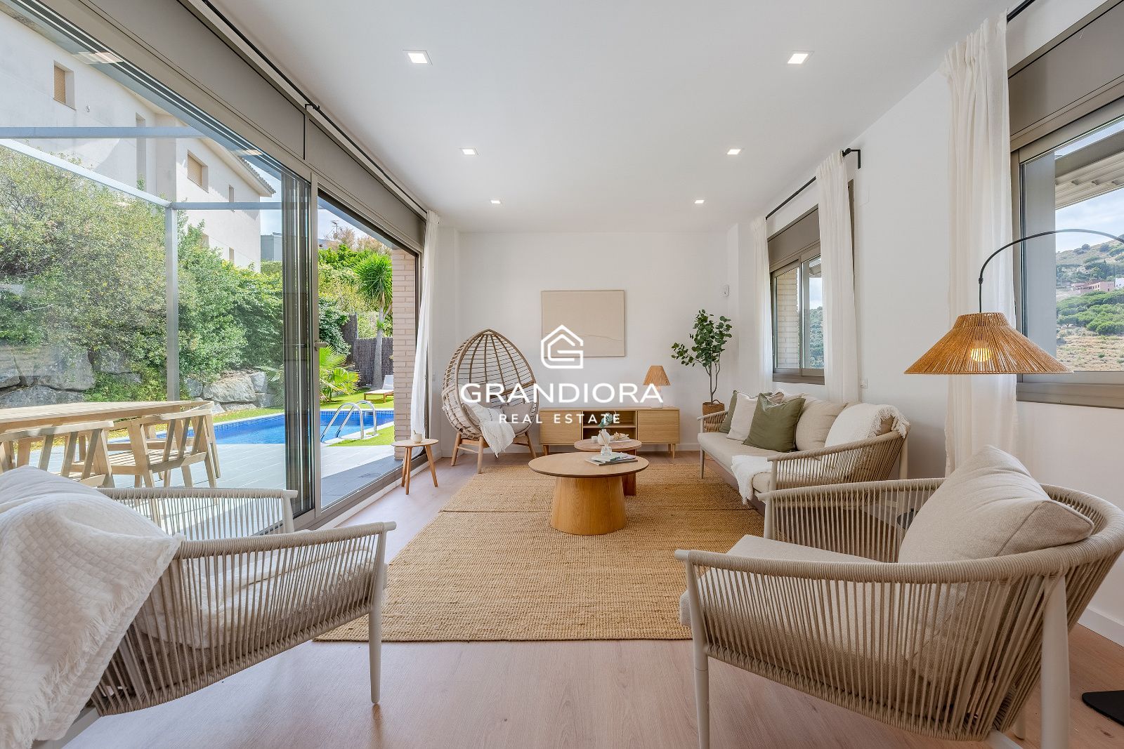Exclusiva villa con jardín y piscina privada en una de las mejores zonas de Alella - Imagen 11