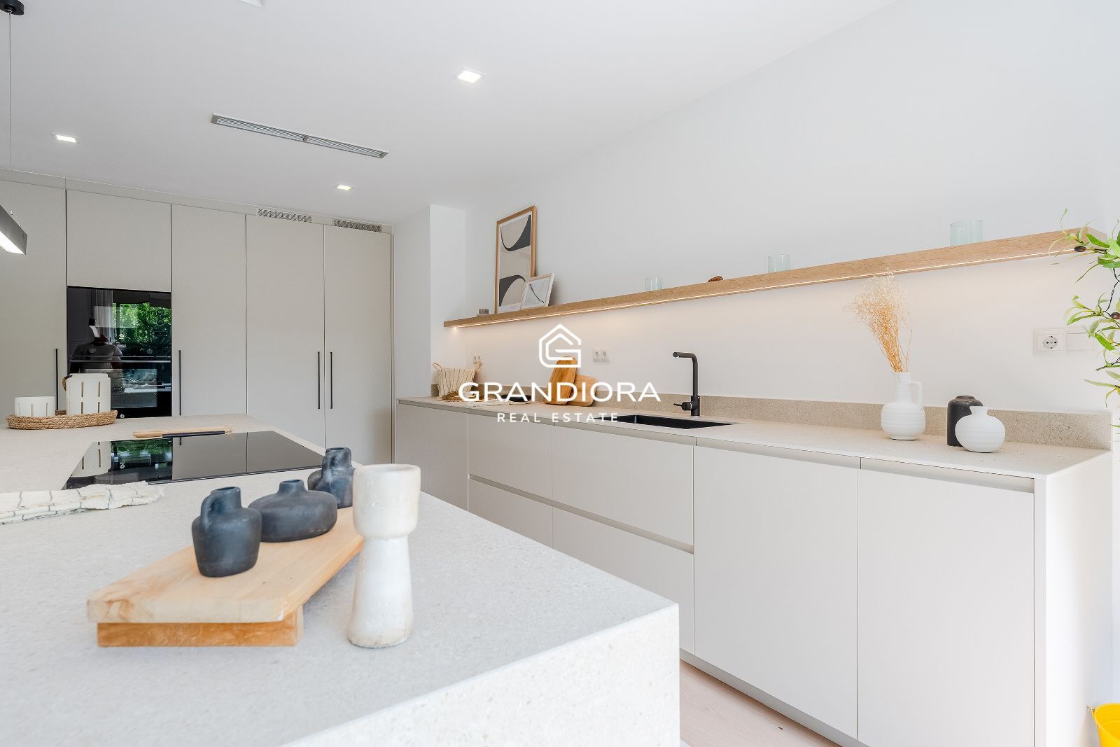 Exclusiva villa con jardín y piscina privada en una de las mejores zonas de Alella - Imagen 15
