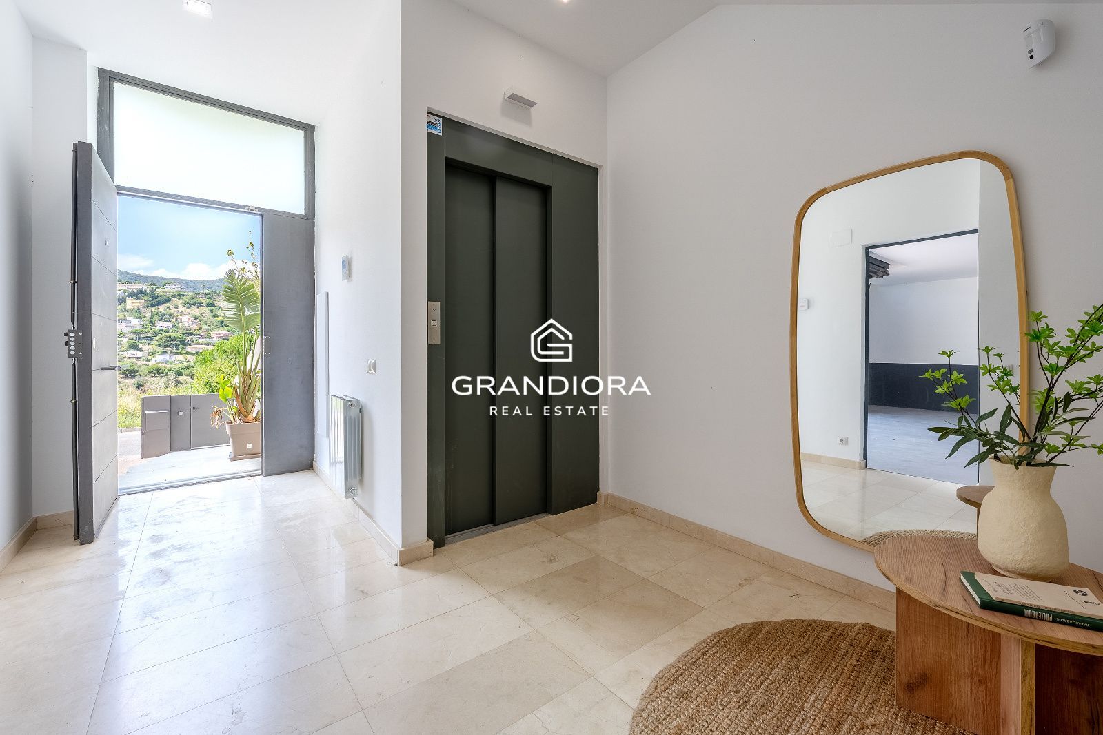 Exclusiva villa con jardín y piscina privada en una de las mejores zonas de Alella - Imagen 16