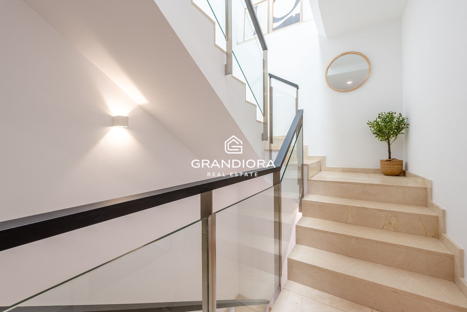 Exclusiva villa con jardín y piscina privada en una de las mejores zonas de Alella - Imagen 18