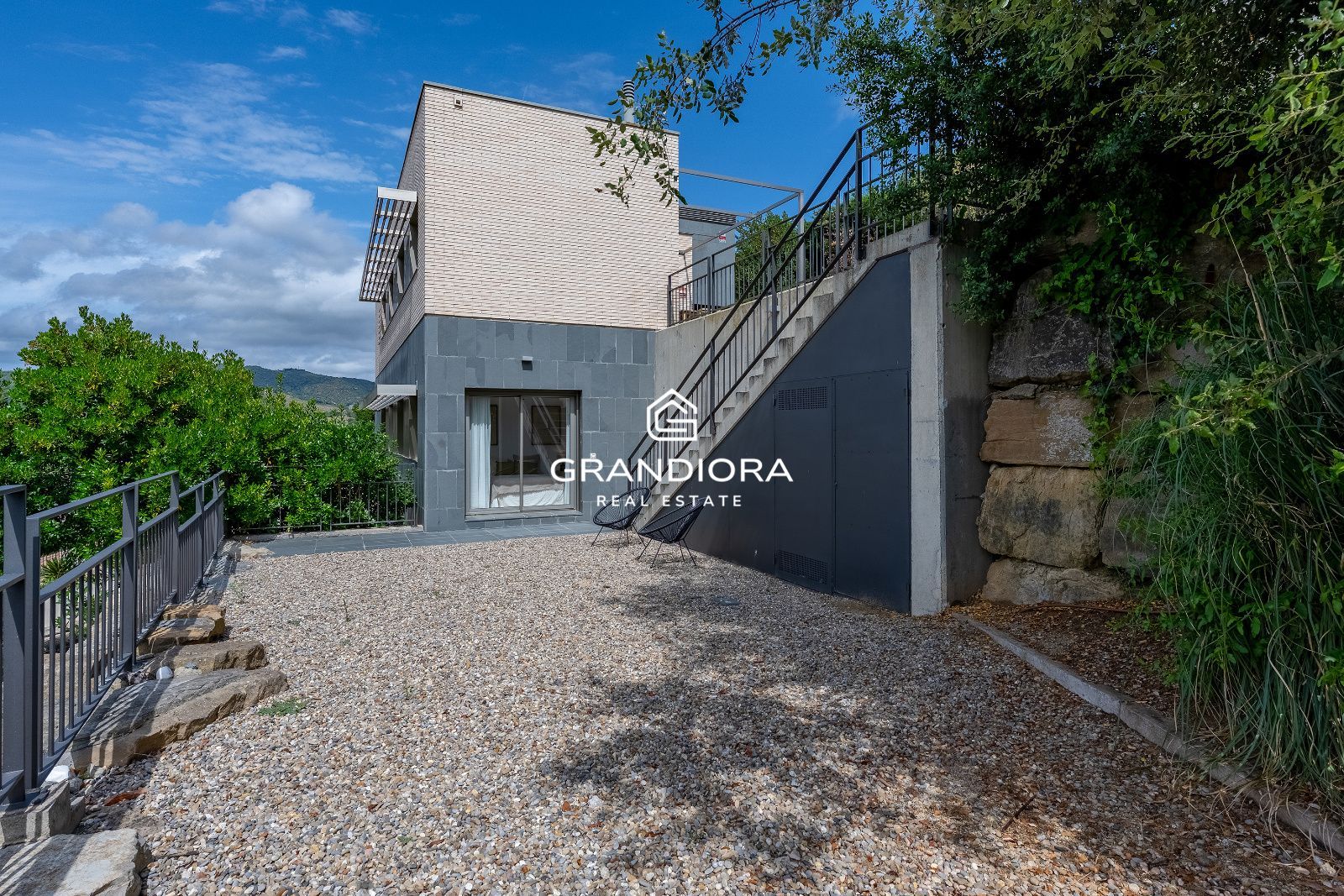 Exclusiva villa con jardín y piscina privada en una de las mejores zonas de Alella - Imagen 21