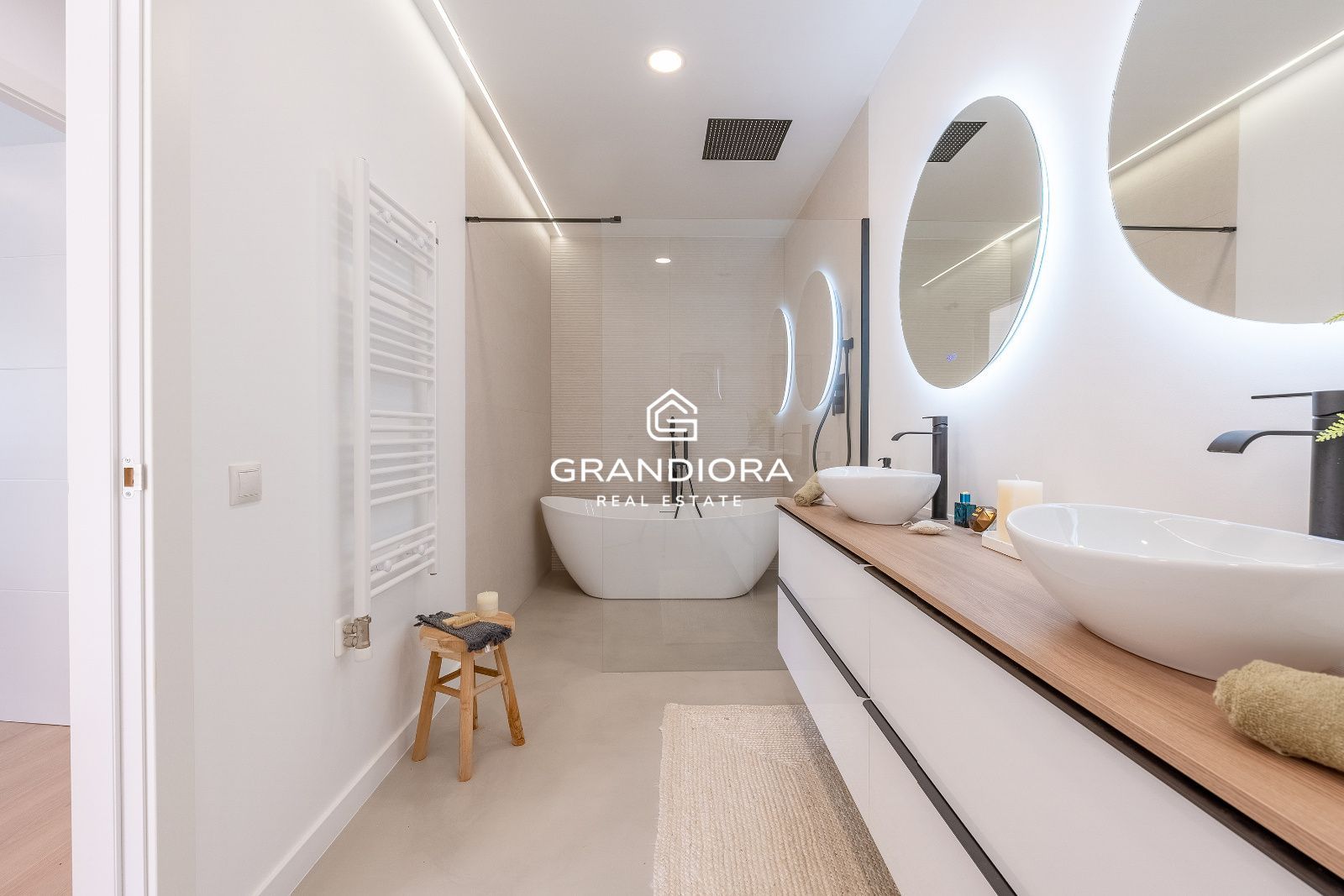Exclusiva villa con jardín y piscina privada en una de las mejores zonas de Alella - Imagen 27
