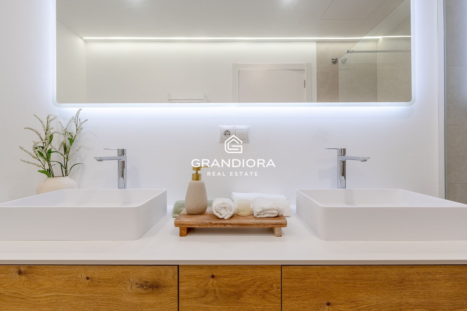 Exclusiva villa con jardín y piscina privada en una de las mejores zonas de Alella - Imagen 42