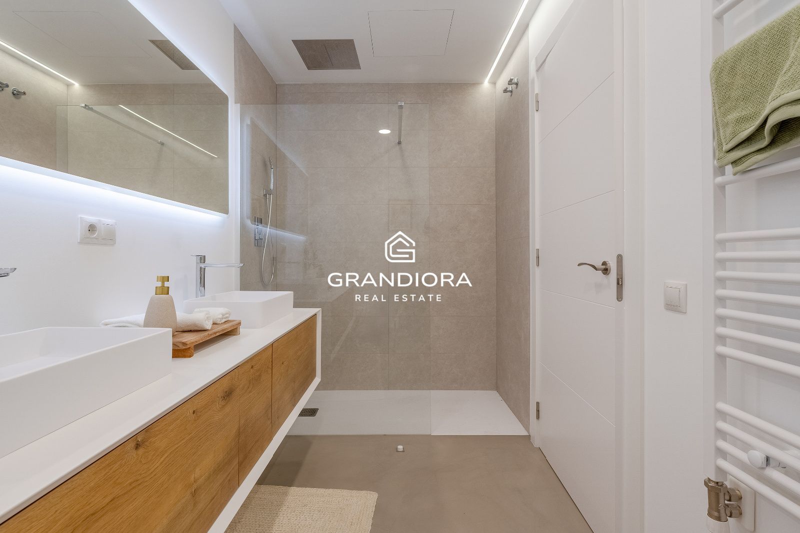 Exclusiva villa con jardín y piscina privada en una de las mejores zonas de Alella - Imagen 43