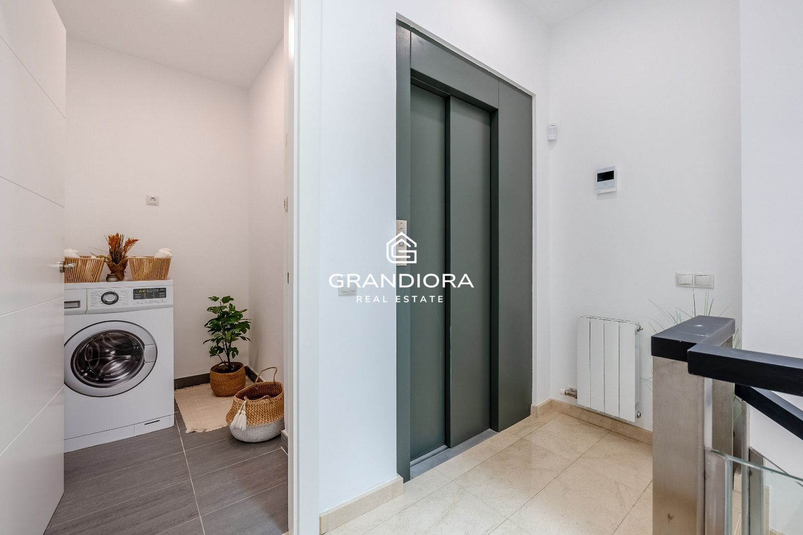 Exclusiva villa con jardín y piscina privada en una de las mejores zonas de Alella - Imagen 45