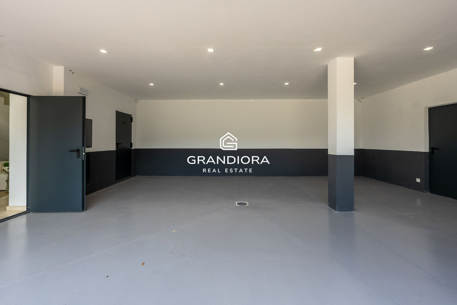 Exclusiva villa con jardín y piscina privada en una de las mejores zonas de Alella - Imagen 48