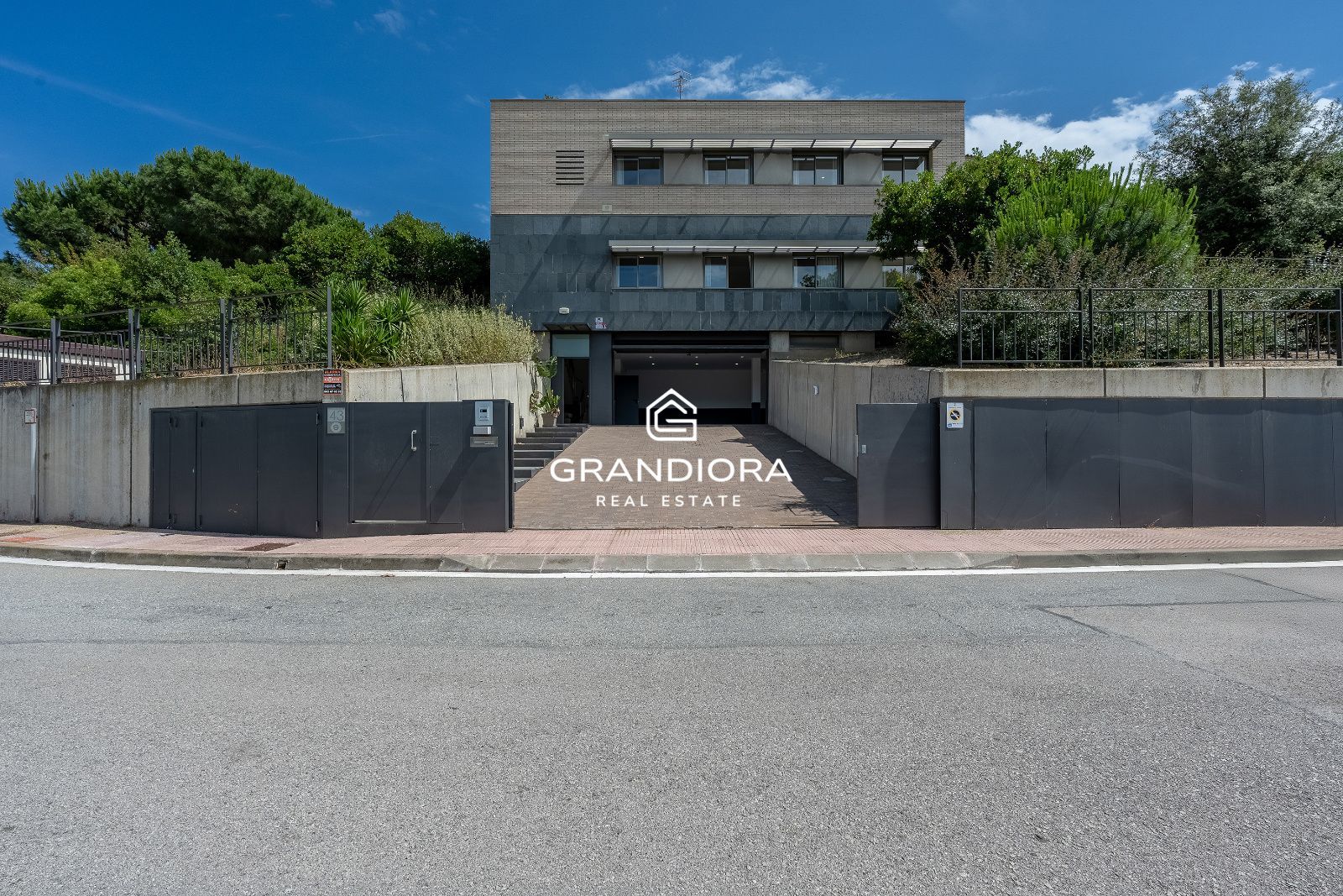 Exclusiva villa con jardín y piscina privada en una de las mejores zonas de Alella - Imagen 51