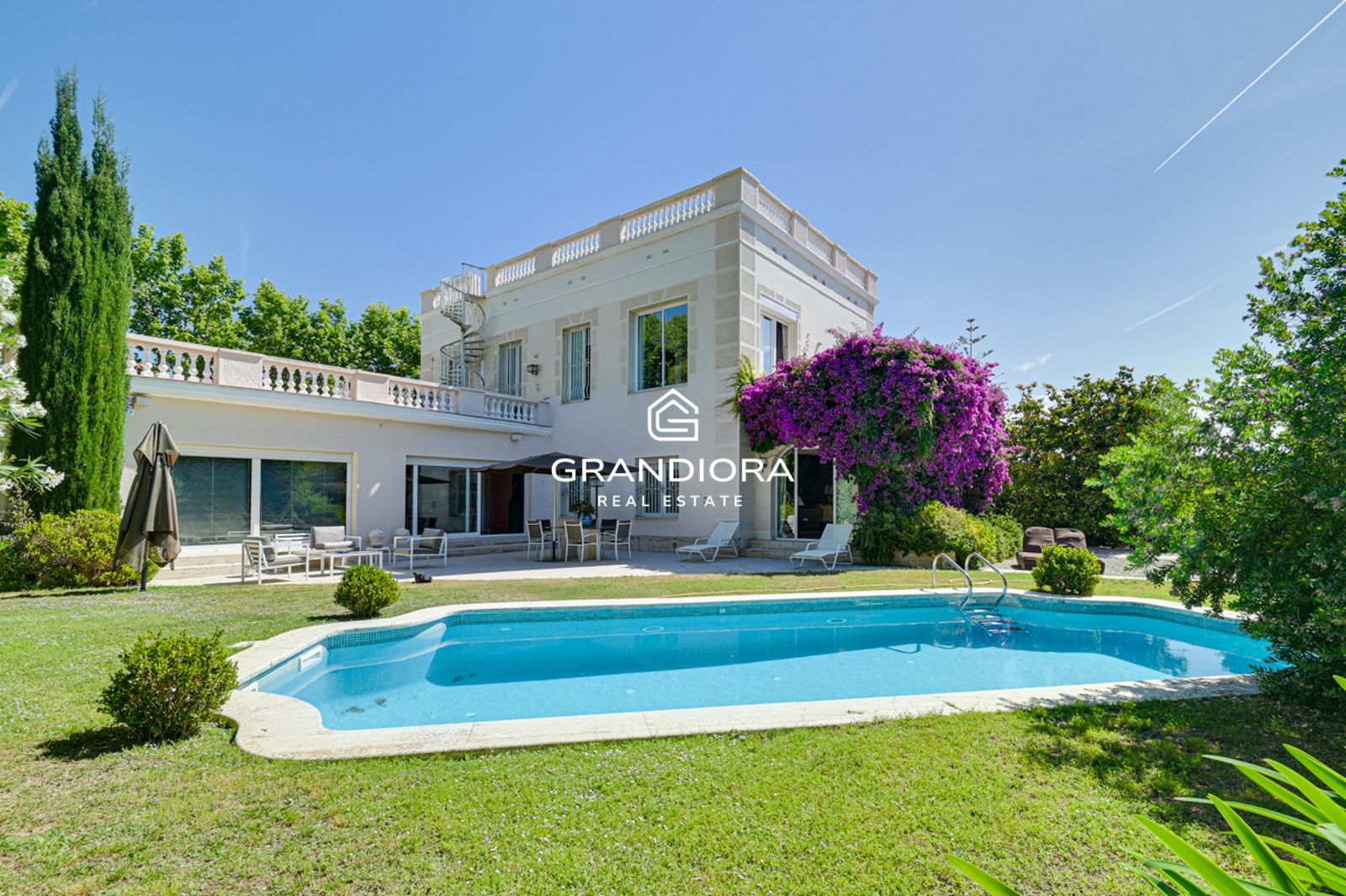 Exclusiva villa con piscina y gran parcela de 1.400 m² en el Maresme - Imagen 5