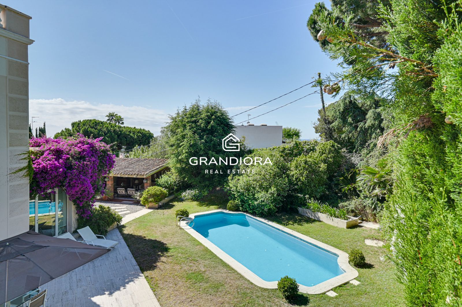 Exclusiva villa con piscina y gran parcela de 1.400 m² en el Maresme - Imagen 3