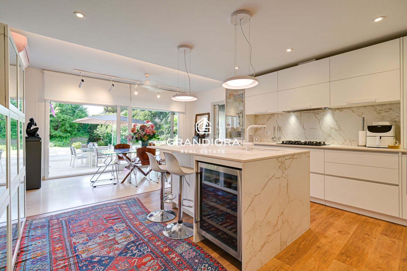 Exclusiva villa con piscina y gran parcela de 1.400 m² en el Maresme - Imagen 10