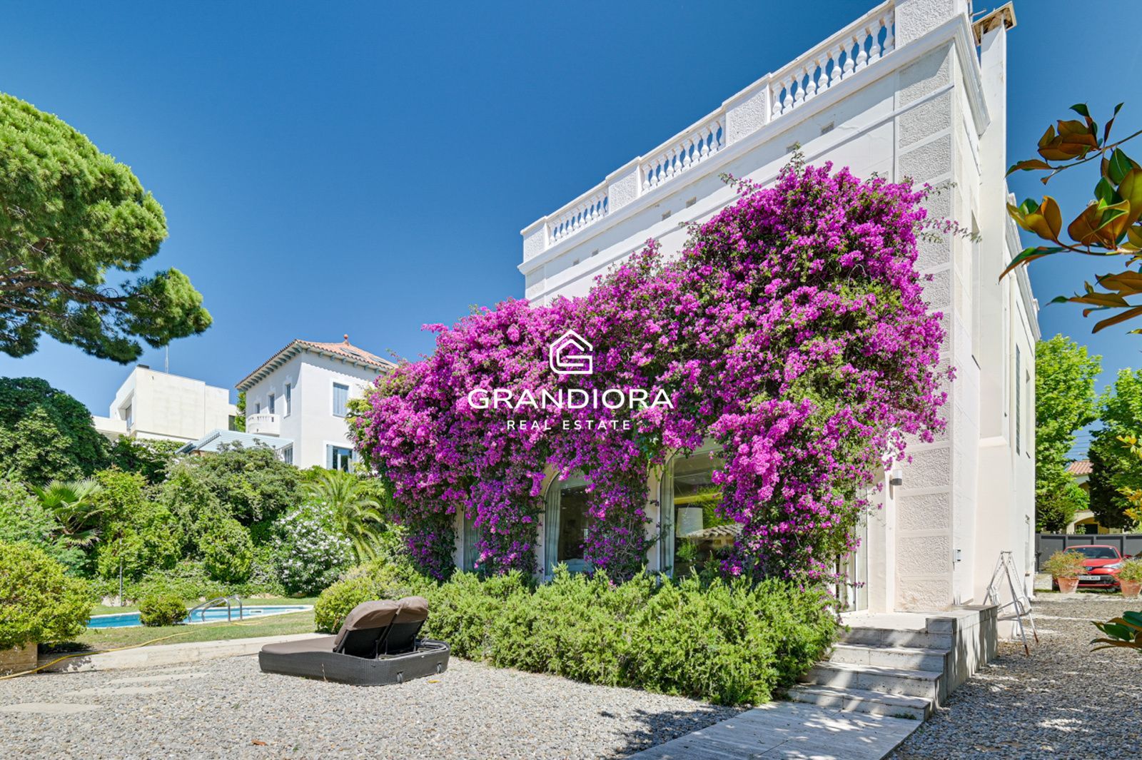 Exclusiva villa con piscina y gran parcela de 1.400 m² en el Maresme - Imagen 2