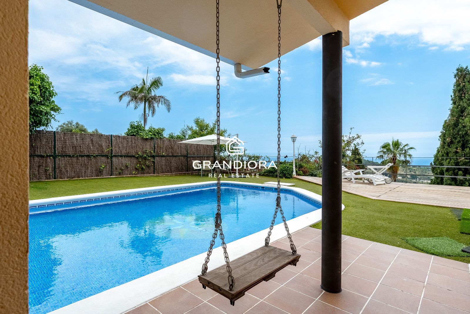 Villa independiente con vistas al mar, de 767 m² con jardín y piscina en el Maresme - Imagen 2