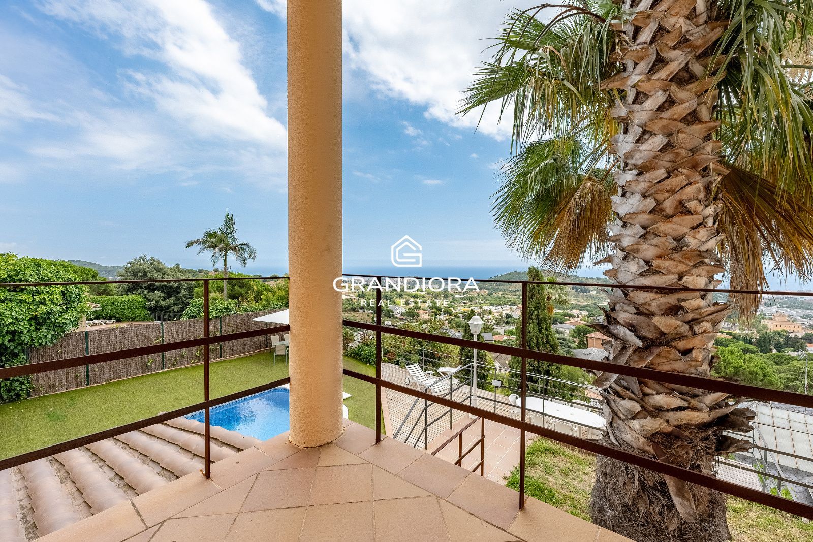 Villa independiente con vistas al mar, de 767 m² con jardín y piscina en el Maresme - Imagen 3