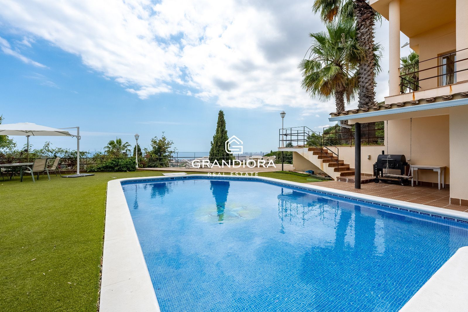 Villa independiente con vistas al mar, de 767 m² con jardín y piscina en el Maresme - Imagen 4
