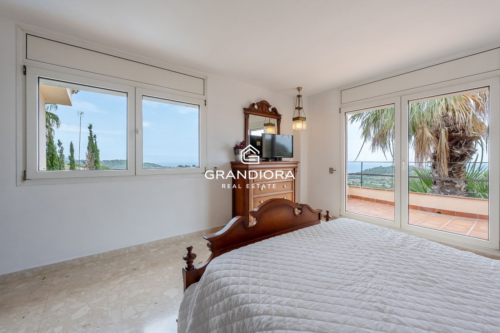 Villa independiente con vistas al mar, de 767 m² con jardín y piscina en el Maresme - Imagen 20